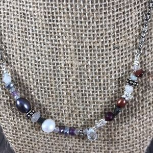 Natural stone, pearl and silver necklace.